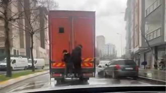 Esenyurt'ta trafikte patenle tehlikeli yolculuk kamerada