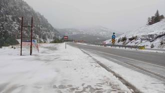 Alacabel mevkisine kar yağdı