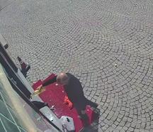 Camını kırdığı eczaneyi yakmaya çalışan eczacı gözaltına alındı