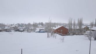 Van'da 34 yerleşim yeri kardan kapandı