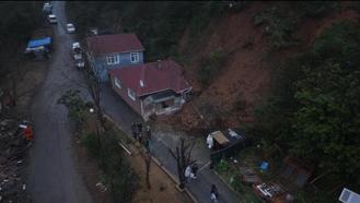 İstanbul - Beykoz’da toprak kayması sonucu tek katlı evde hasar oluştu