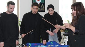 Gönüllü yaptığı görme engelli kitap seslendirmesinden sonra hayatını engelli bireylere adadı