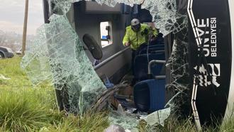 Samsun'da otobüs yan yattı: 9’u öğrenci, 11 yaralı (2)