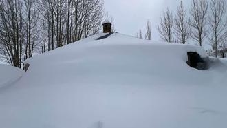 Yüksekova'da evler kara gömüldü