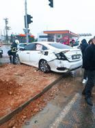 Mardin'de otomobil kamyonla çarpıştı: 2 yaralı