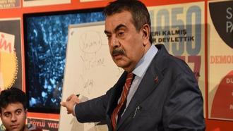 Bakan Tekin, Aydın’da lise öğrencilerine ‘Demokrasi ve İnsan’ dersi verdi