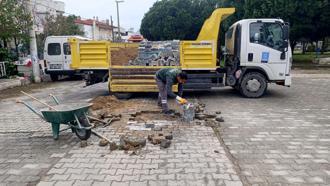 Kuşadası'nda bozulan 11 noktadaki yolun onarımı yapıldı