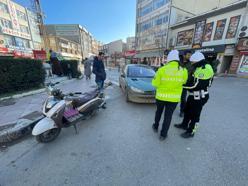 Ehliyetsiz ve plakasız 3 motosiklet sürücüsüne toplam 135 bin lira ceza