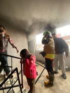 Hatay’da 3 katlı binadaki yangın korkuttu