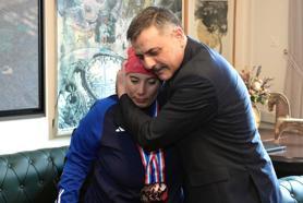 Otizmli ikiz kayakçıların hedefi dünya şampiyonluğu