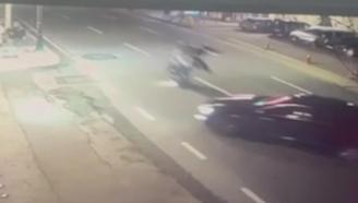 Beşiktaş’ta motosikletle otomobile çarparak takla atan 2 kişi öldü; kaza anı kamerada