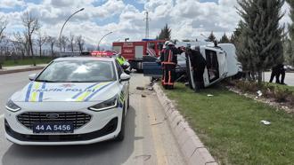 Malatya'da otomobil ile hafif ticari araç çarpıştı: 3 yaralı