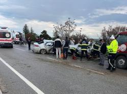 Eskişehir’de otomobil karşı şeride geçip başka otomobile çarptı; 4 ölü, 2 yaralı