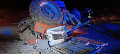 Ambulans traktöre arkadan çarptı: 4 yaralı