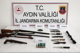 Evi ve deposunda 3 ruhsatsız silah ve 7 bıçak ele geçirilen şüpheli gözaltına alındı