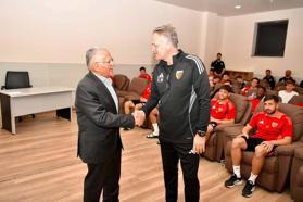 Başkan Büyükkılıç’tan Zecorner Kayserispor’a moral ziyareti