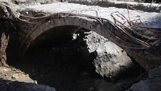 Yolun altında keşfedilen 2 asırlık köprü, cam kaplamayla korunacak