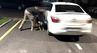 Batman'da otomobillere gizlenmiş uyuşturucuyu ‘Mailo’ buldu: 2 tutuklama