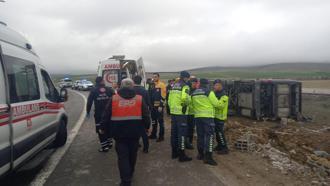 Aksaray'da tur otobüsü devrildi: 20 yaralı