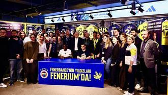 Fenerbahçeli N'Golo Kante ve Levent Mercan imza gününde taraftarlarla buluştu