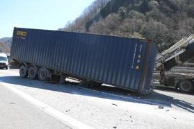 Anadolu Otoyolu'nda 5 araç kazaya karıştı; 5 yaralı