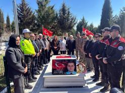 Edirne’de şehit polisler, mezarları başında anıldı