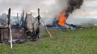 Çorum’da ağıl ile 150 saman balyası yandı