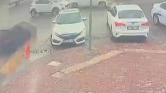 Şanlıurfa’da iki otomobilin çarpıştığı kaza kamerada; 3 yaralı