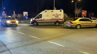 Otomobille çarpışan motosikletin sürücüsü yaralandı