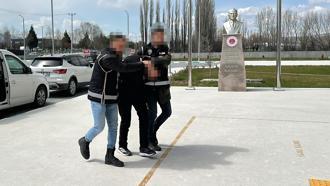 Daltonlar suç örgütü ile bağlantılı 2 şüphelinin aracında el bombası ele geçirildi