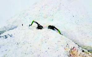 Şırnak’ta ikinci kez çığ düşen yolda temizlik çalışması