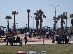 Hatay’da güneş yüzünü gösterdi, sahiller doldu