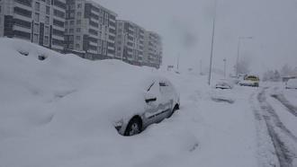 Bitlis’te 111 köy yolu kardan kapandı