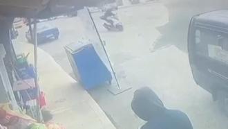 Çatalca'da kendilerini polis olarak tanıtıp 1 milyon 500 bin lira dolandırdılar