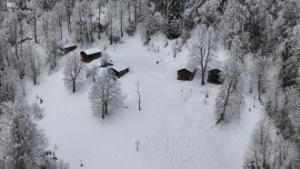 Ayder Yaylası'nda kar kalınlığı 20 santimetreye ulaştı