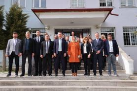 Altunhisar'da zenginleştirilmiş kütüphane açıldı