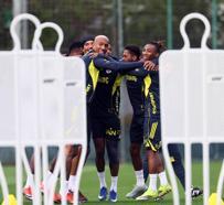 Fenerbahçe, Çaykur Rizespor maçı hazırlıklarını tamamlayarak kampa girdi