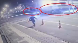 Otomobilin yük trenine çarptığı kaza kamerada