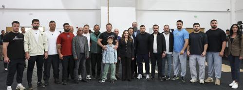 Başkan Vekili Özdemir’den güreşçilere yeni sezon öncesi moral ziyareti