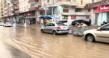 Midyat’ta sağanak hayatı olumsuz etkiledi