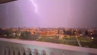 Mardin’de şimşekler geceyi aydınlattı