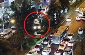 Minibüs ağaca çarptı: 8 yaralı