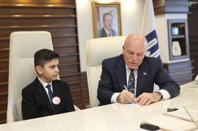 Sekmen, koltuğunu devrettiği Mahmut Alp'e yatırımları anlattı