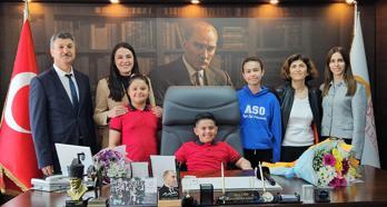 Bucak'ta 23 Nisan'da koltuklar çocuklara emanet