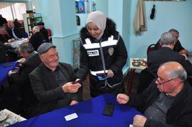 Kars'ta kadın polisler dolandırıcılara karşı ev ve iş yerlerini gezerek uyarıda bulundu