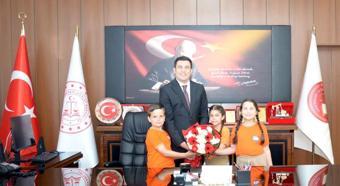 Öğrencilerden başsavcılığa 23 Nisan ziyareti