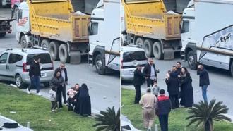 Kağıthane’de kazada yaralanan kadın sinir krizi geçirdi; kucağındaki bebekle kamyonet sürücüsüne bağırdı