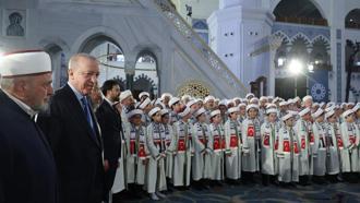 Cumhurbaşkanı Erdoğan, Çamlıca Camii'nde 333 hafızın icazet törenine katıldı