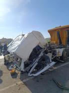 Seyir halindeki kamyonun kupası düştü, şoför yaralandı