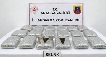 Araçta, 30 kilogram uyuşturucu